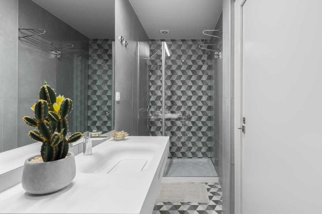 Charming Luxurious Flat With Garage By Host Wise Apartman Porto Kültér fotó