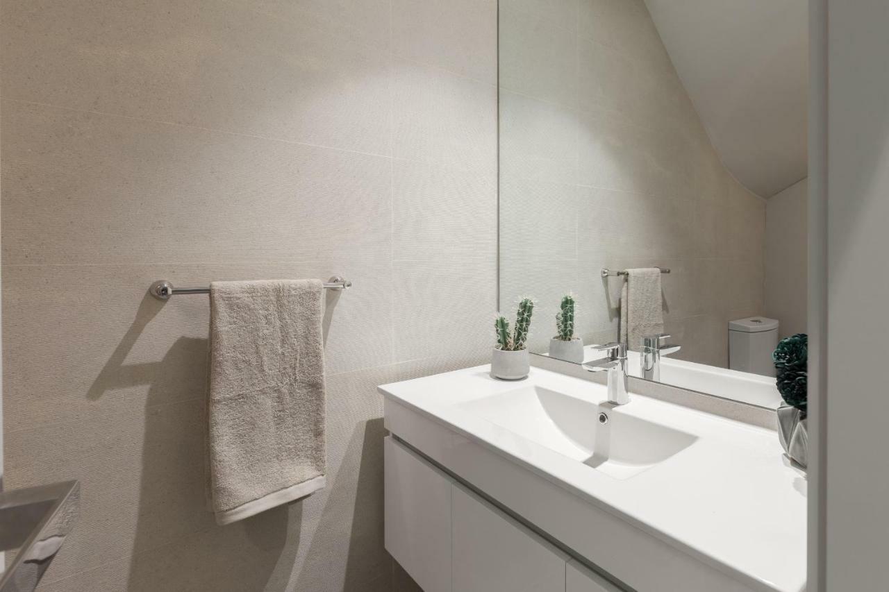 Charming Luxurious Flat With Garage By Host Wise Apartman Porto Kültér fotó