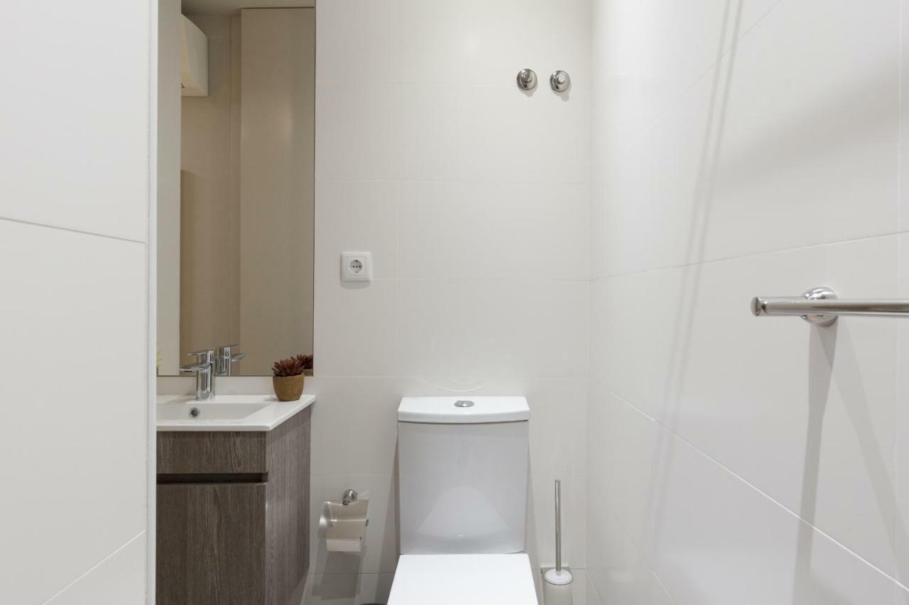 Charming Luxurious Flat With Garage By Host Wise Apartman Porto Kültér fotó