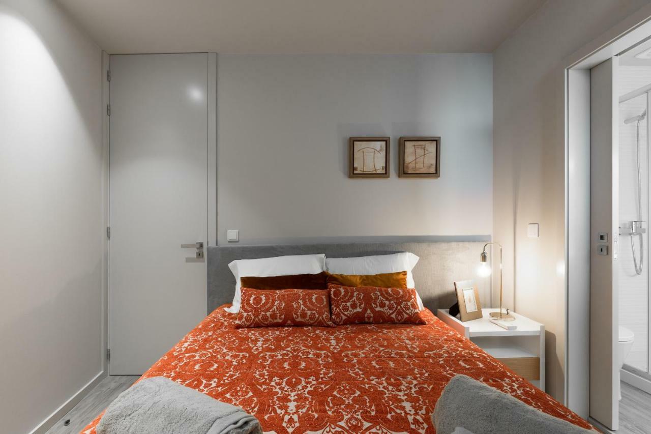 Charming Luxurious Flat With Garage By Host Wise Apartman Porto Kültér fotó